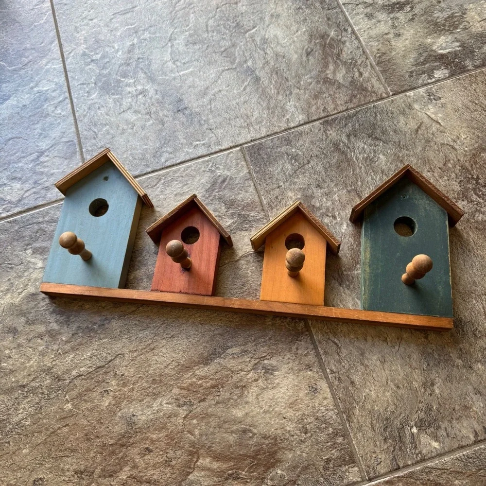 Rustic Farmhouse Cottagecore Birdhouse Wall Hook Rack Multicolored Wood Decor